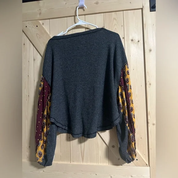 Free People We the Free Gray Blossom Thermal Long Sleeved Top Size XS Oversized - Picture 2 of 4